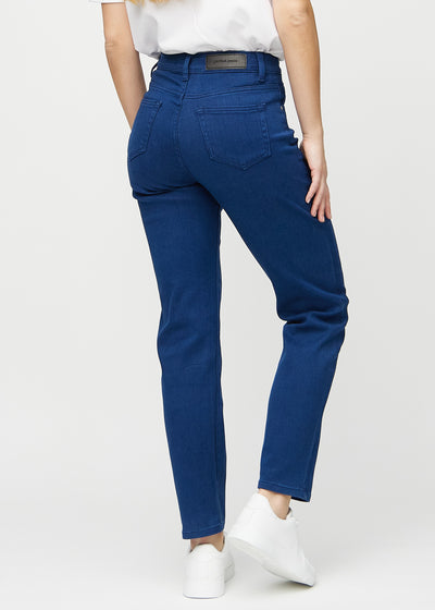 Mørkeblå regular jeans set bagfra, så man kan se hele produktet.