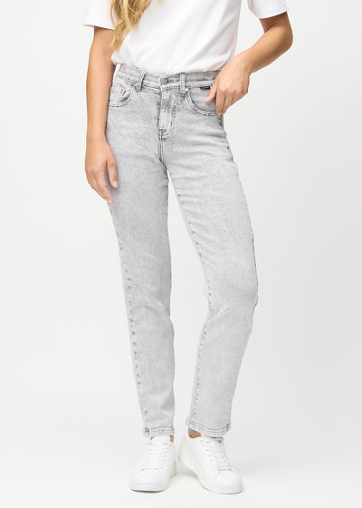 Lysegrå denim regular jeans, modelnavn Ashes, som går lige ned langs benet, set forfra.